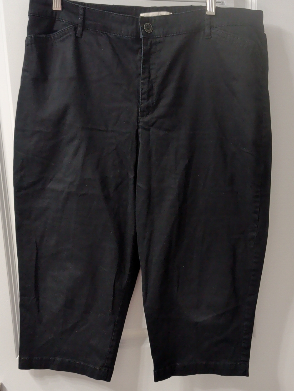 Gloria Vanderbilt Black Chino Capris